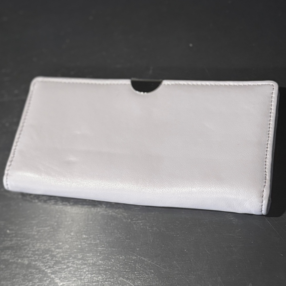 Light Purple Genuine Leather Safekeepers Wallet Snap.